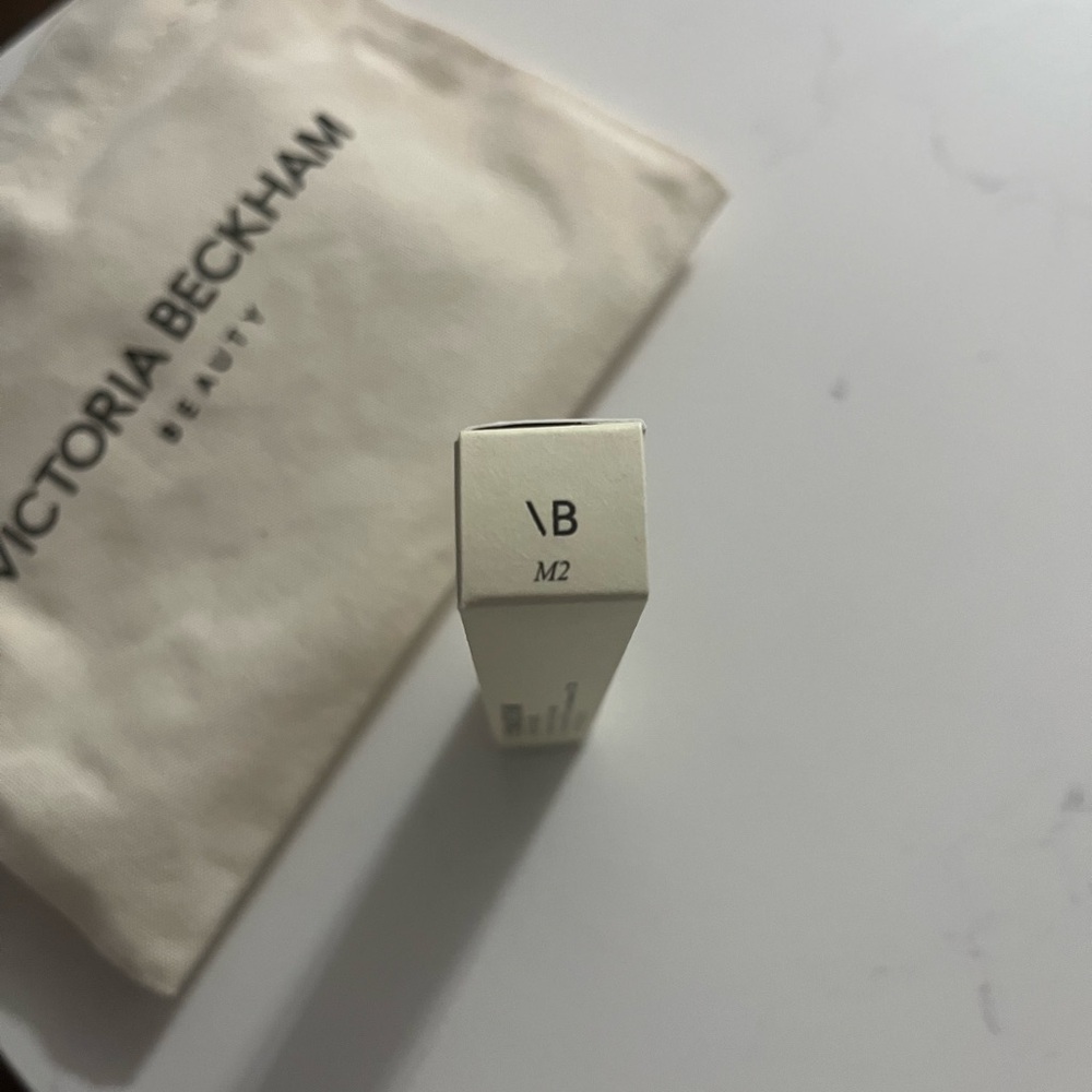 Victoria Beckham Beauty Concealer -M2